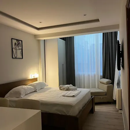 Zaira Retreat - *