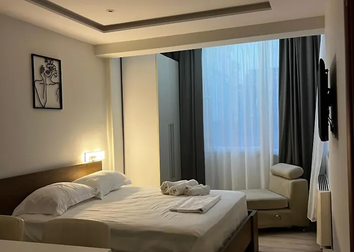 Zaira Retreat - *